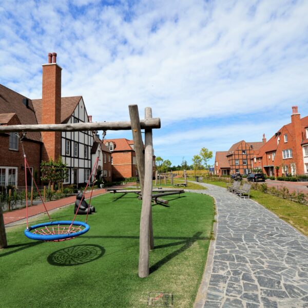 Flagstone looppad en speeltuin bij het Tudorpark.
