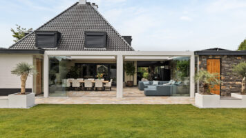 Tuin met Steenstrips en Flagstones
