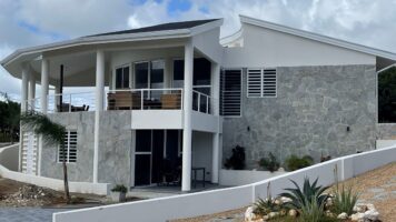 Woning op Bonaire met Flagstone gevelbekleding