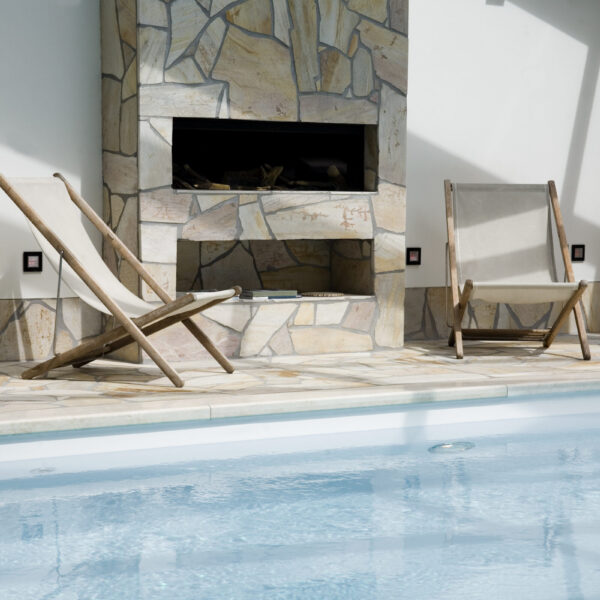 Flagstone terras en wandbekleding | Copyright: Van Gemert zwembaden & sauna's