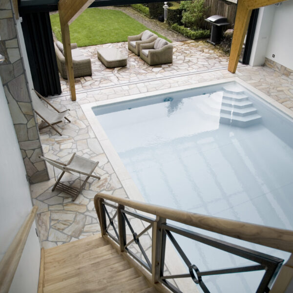 Flagstone terras en wandbekleding | Copyright: Van Gemert zwembaden & sauna's