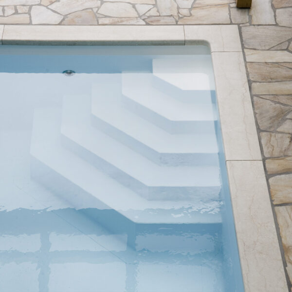 Flagstone terras en wandbekleding | Copyright: Van Gemert zwembaden & sauna's