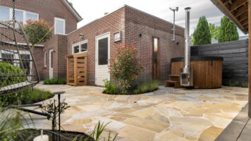 Zomers terras - Dit terras is aangelegd door Deterrasbouwer.nl Fotografie: Contique