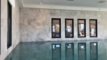 Flagstones bij Hotel Van der Valk - zwembad