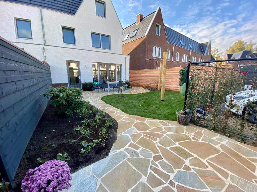 Flagstones terras met lichte voeg