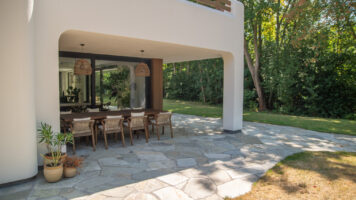 Veranda met ruim terras van Xanti Flagstone XXL