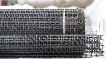 Geogrid stabilisatiemat toepassen voor stabiele fundering onder flagstones