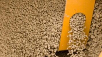ROMFIX split 2–5 mm mengen met bindmiddel voor waterdoorlatende drainagemortel onder flagstones